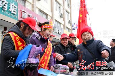 人人献出一点爱扶贫济困!_民生影像--第二届
