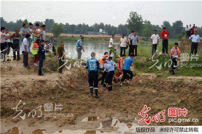 安徽临泉:十五岁少年野泳溺亡_新闻--突发事件