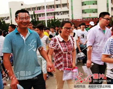 安徽池州高考众百态_冯民飞
