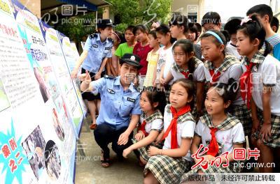 安徽安庆:暑期安全教育进校园_新闻--社会_ 光