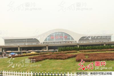 山西临汾:大西高铁临汾西站今日首发列车_新闻