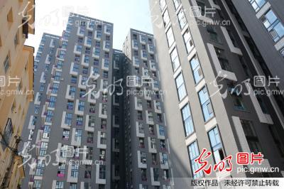 吉林街头现大写 L 形居民楼 路人戏称字母楼