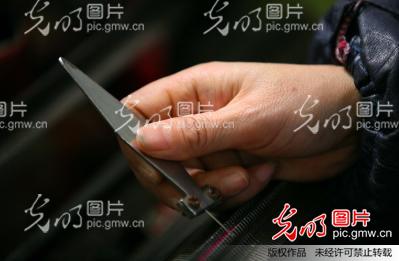 即将消失的技艺--手工横机<em>编织羊毛</em>衫 _记忆中