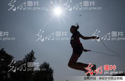 现在去当<em>女兵</em>怎么样?_军事武器_胖人服饰网