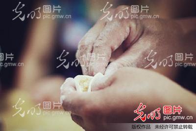 老师那双灵巧的手_新闻--社会_ 光明图片