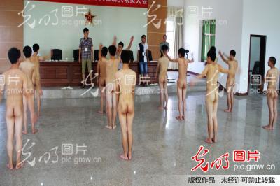 当兵体检项目_当兵体检项目2014视频_女当兵体检尴尬图片
