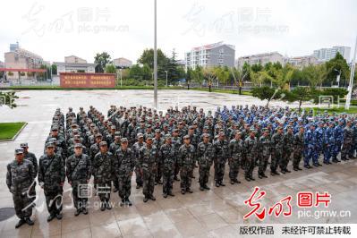 山东济南:准新兵军营感受部队生活_新闻