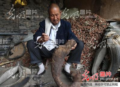 山西临汾:即将消失的传统手工艺牲口套行_新闻