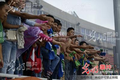 中国足球乙级联赛四分之一决赛 贵州智诚1:0胜