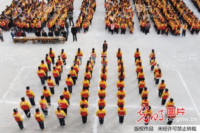 安徽亳州:小学生队形队列比赛展风采_新闻