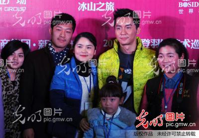 李晨代言波司登羽绒服 跑男瞬间变暖男_贺敬华