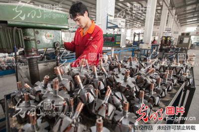 我国私企数量5年增加过半 小微企业从业人员1