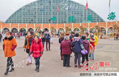 四川大英县:漂亮女人节点燃冬末一把火_新闻