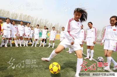 山东淄博:足球趣味游戏火校园(