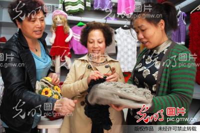 江苏镇江:开心<em>编织</em>坊带动<em>女性</em>就业_石玉成_