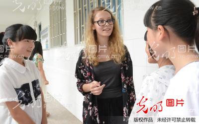 海外志愿者 郑州教英语_张涛_ 光明图片