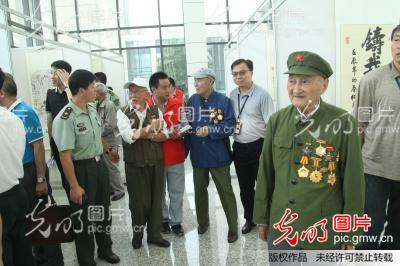 江苏无锡:举行铭记历史、开创未来将军名人书