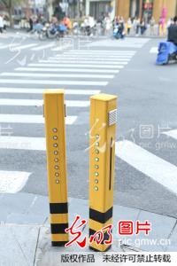 上海:交通安全语音提示桩引导行人安全过马路