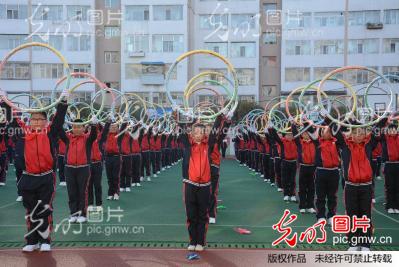 吉林举办阳光60分大课间活动 呼啦圈跳皮筋