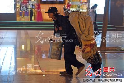 最帅的乞丐_网友实拍 史上最帅乞丐犀利哥