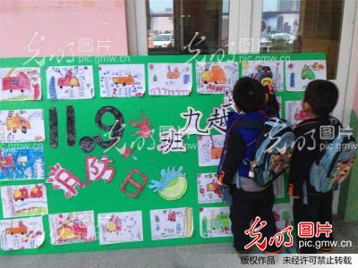 山西洪洞一幼儿园举办消防主题绘画展_08721