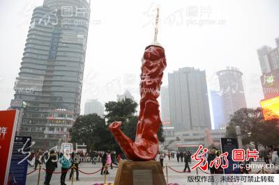 重庆:世界最大辣椒雕塑天之椒子迎新年