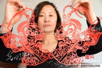 河北保定民间艺人剪纸齐天大圣活灵活现_陈卫