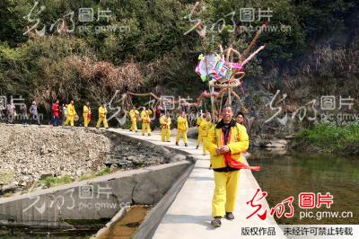 2016年安徽休宁板桥乡村旅游节赏呈村油菜花