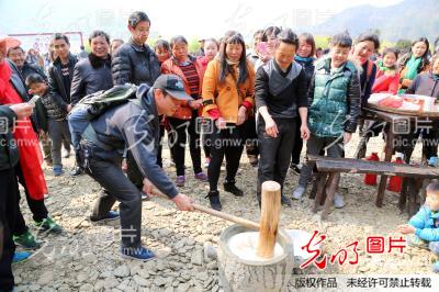 2016年安徽休宁板桥乡村旅游节赏呈村油菜花