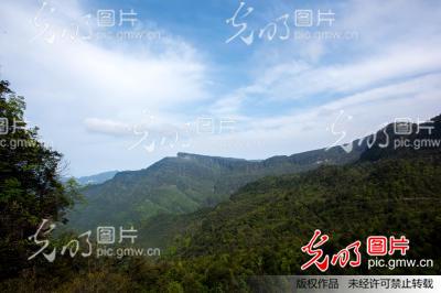 云南彝良小草坝朝天马风光及其美丽传说_彭洪