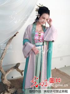 露露新片出演潘金莲;自由搏击运动员王洪祥演