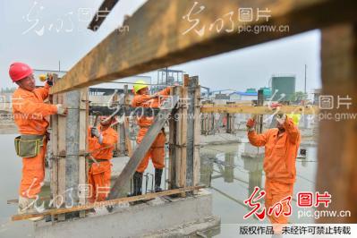 河南濮阳:油田光伏发电项目开工建设