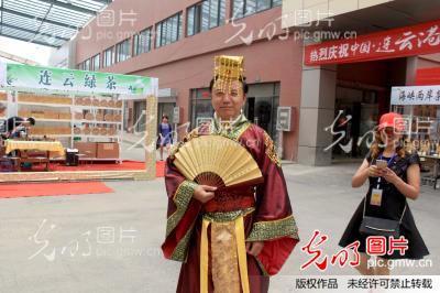 江苏连云港茶博会开幕 汉代 皇上 携妃子前来助