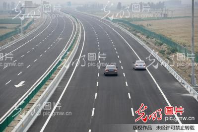 新京沪高速公路河北段与山东段贯通_ 光明图片