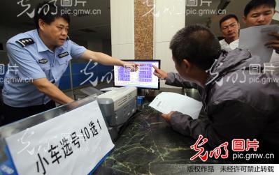山西运城车管所:选车牌10选1更宽范快捷人性化