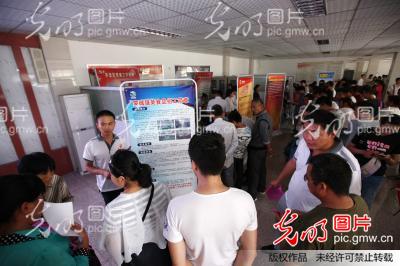 安徽蒙城:企业金秋招聘忙