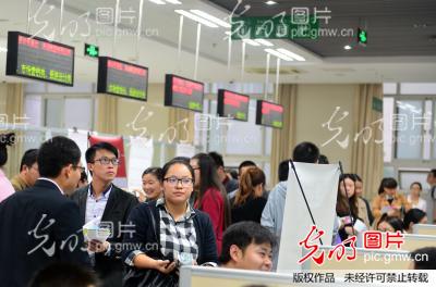 江苏省大学生村官专场招聘会在南京举行