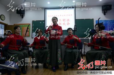 上海浦兴社区以演奏演唱形式纪念毛泽东诞辰123周年