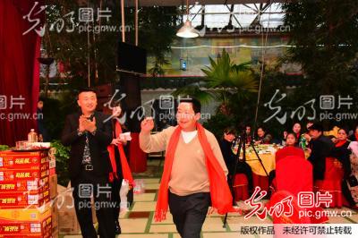 中国辣王李永志 迎新年孤独求败吃辣椒_新