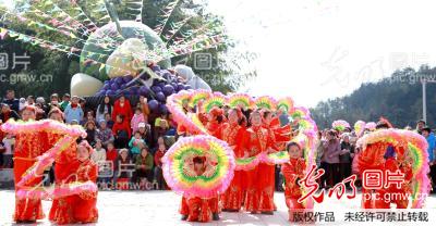 贵州施秉:2017美丽乡村好日子广场舞比赛_ 光