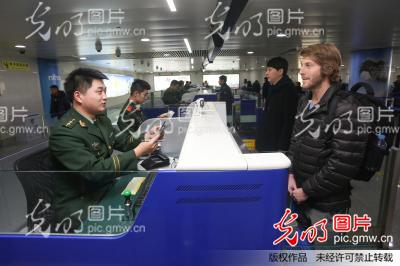 中国边检将在入境检查时留存外国人指纹