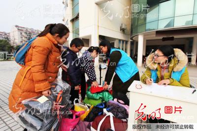 南通:爱暖西昌·捐衣捐物主题活动走进朝晖社