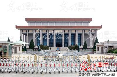 北京毛主席纪念堂落成近40年第三次维修 暂停