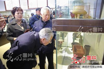 江苏宜兴:紫砂花盆回故乡_新闻