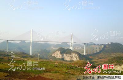 贵州兴义马岭河大桥春色_四季中国