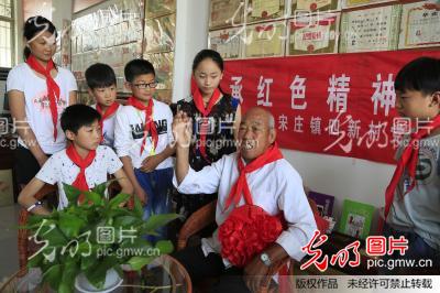 江苏连云港:传承红色精神,致敬革命前辈(