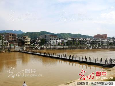 全国第一个红色圩场-江西遂川草林镇建起百米