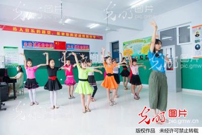 线上线下协同支教 促进教育公平新途径