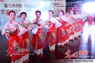 湖南郴州:激情广场舞演绎醉美中国风