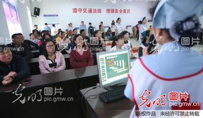 山西运城:培训驾驶员救护知识_新闻